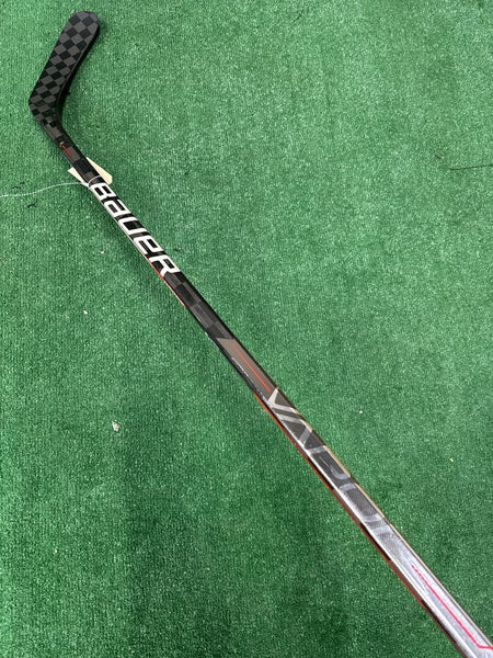 Junior Bauer Vapor Hyperlite Hockey Stick Right Handed P92 (Used)