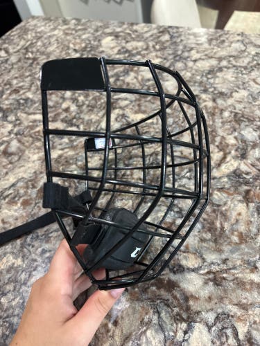 Medium CCM FM580 Full Cage (Used)