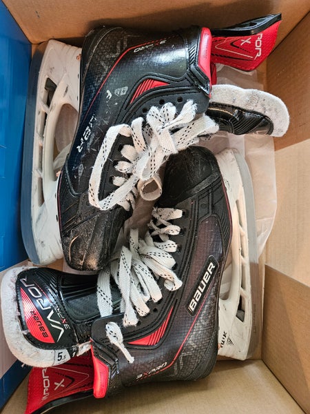 2021 Bauer Vapor 3X Pro Hockey Skates Size 5.5 (Used)