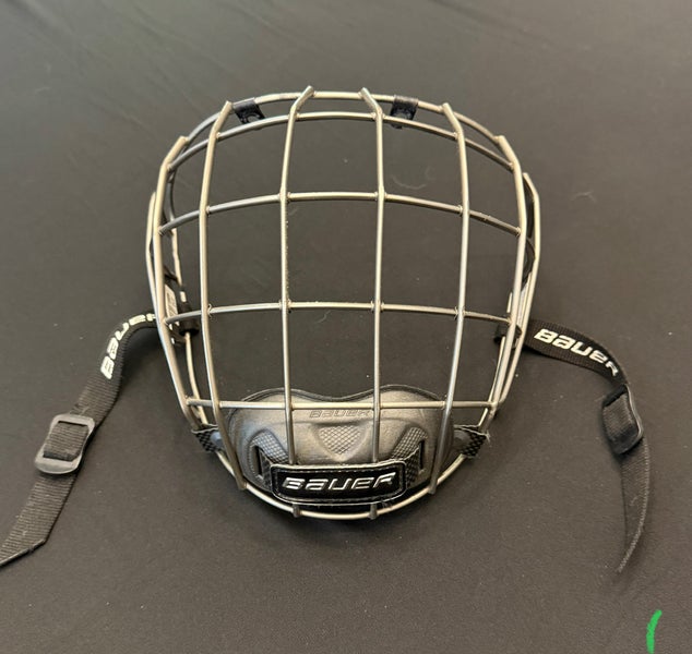 Medium Bauer Re-Akt Cage Full Cage (Used) Silver