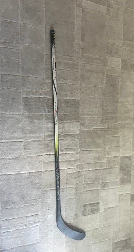 Senior Bauer Vapor Hyperlite 2 Right Handed Hockey Stick P92  (Used)