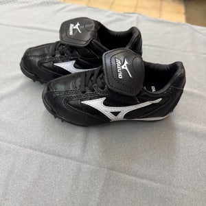Mizuno Baseball Cleats - Size 10Y