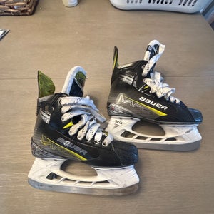 Bauer Vapor x4 Hockey Skates Regular Width   Size 3.5 (Used)