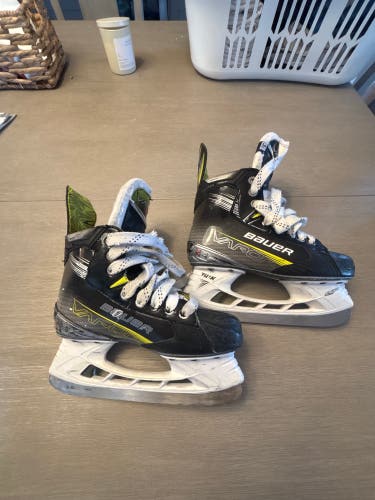 Bauer Vapor x4 Hockey Skates Regular Width   Size 3.5 (Used)