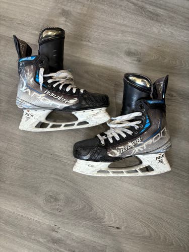 University of Michigan Bauer Vapor Hyperlite Hockey Skates Regular Width Pro Stock 9.5 (Used)