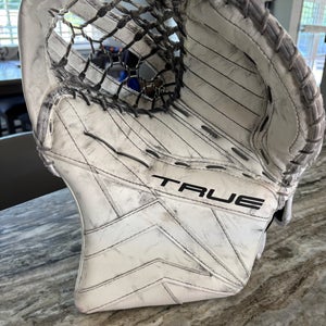 True 7X3 Catalyst Goalie Glove SR Reg