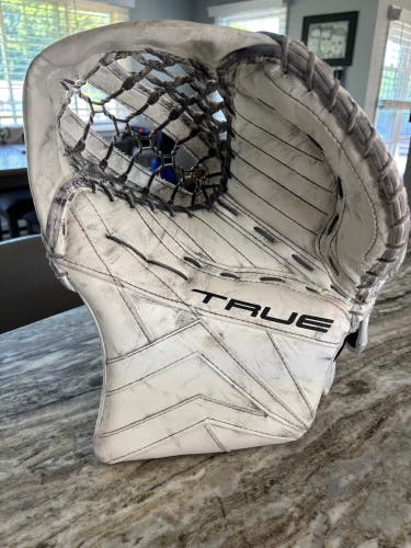 True 7X3 Catalyst Goalie Glove SR Reg