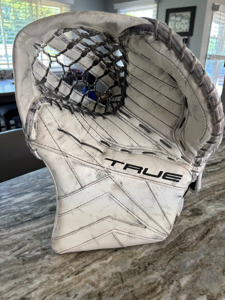 True 7X3 Catalyst Goalie Glove SR Reg