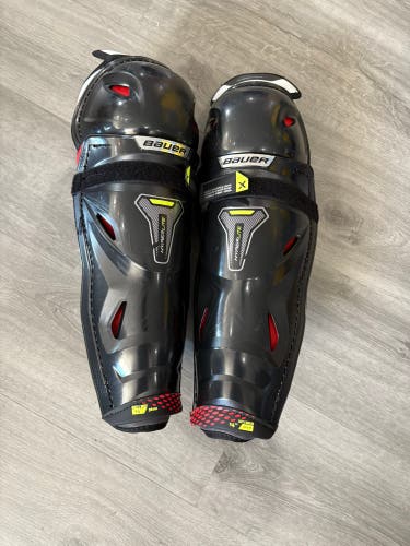 Lightly Used Senior Bauer Vapor Hyperlite 14" Shin Pads  (Used)