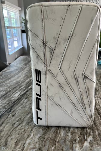 True Catalyst 7X3 Goalie Blocker SR Reg