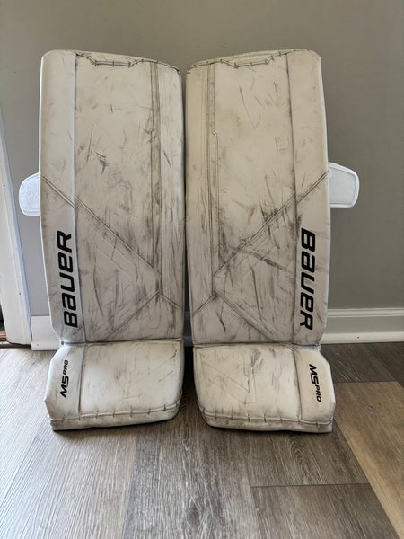 Medium  2023 Bauer Supreme M5 Pro Goalie Leg Pads  (Used)