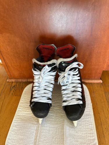CCM RBZ 90 Hockey Skates Regular Width   Size 4.5 (Used)