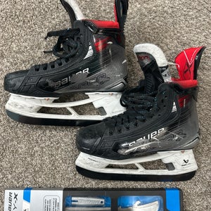 Bauer Vapor 5x pro Hockey Skates  Size 4 (Used)