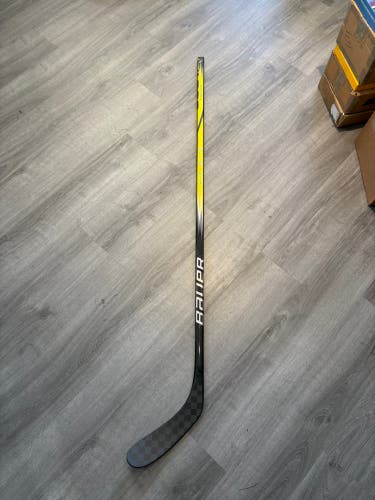 New Senior Bauer Hyperlite 2 Right Handed Druskinis Hockey Stick P28 Pro Stock (Used)