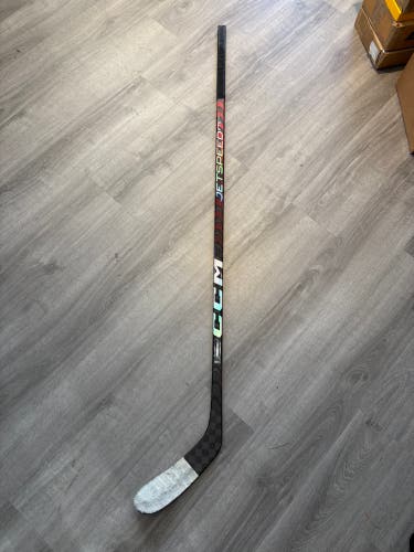 Senior CCM JetSpeed FT5 Pro Right Handed Hockey Stick P28 Pro Stock (Used)
