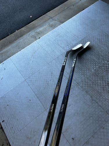 2 CCM Trigger 9 Pro Hockey Sticks R 50 Flex P88