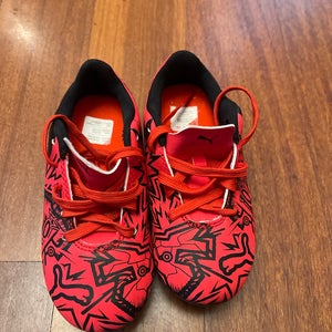 Red Kids Size 10. 0 Puma Molded Cleats Cleats (Used)