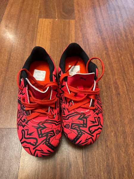 Red Kids Size M 10.0 (W 11.0) Puma Molded Cleats Cleats (Used)