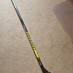 Intermediate Warrior Alpha QXT Pro Team Left Hand Hockey Stick W88 Pro Stock (Used)