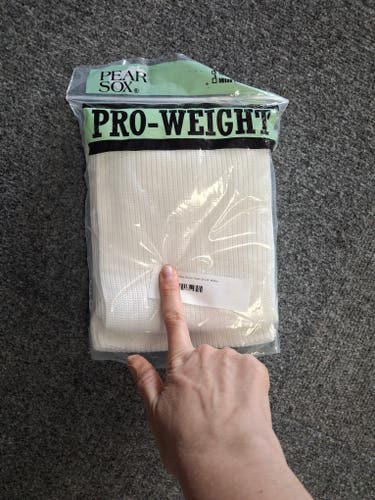 White Youth Small Socks (New) 22-24"