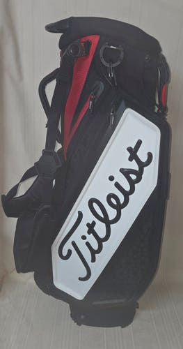 Titleist Golf Stand / Carry Bag  4 Divider. Front Pocket is missing and broken