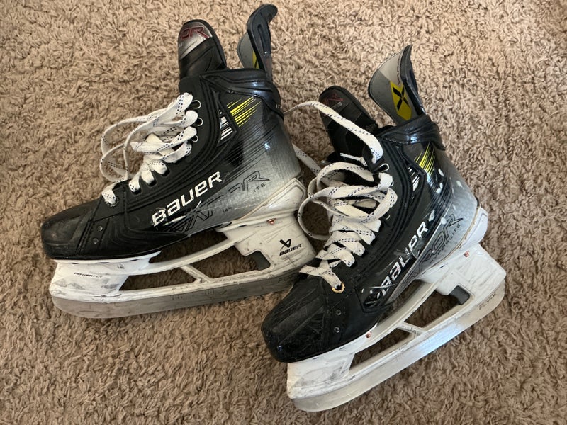 Intermediate Bauer Vapor Hyperlite 2 Hockey Skates Size 4.5 Fit 3