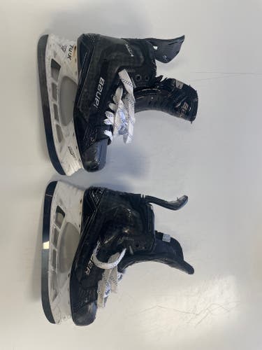Bauer Supreme Mach Hockey Skates Regular Width 9 (Used)
