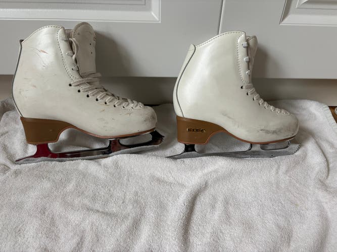 EDEA Motivo Figure Skates 230 C (Used)