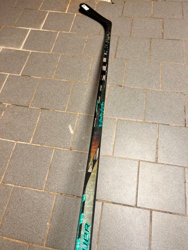 Bauer Twitch 77 Flex Left Hand Hockey Stick P92 (New)
