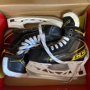 CCM Tacks Vector Hockey Skates Regular Width Size 2