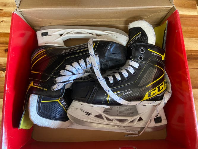 CCM Tacks Vector Hockey Skates Regular Width Size 2