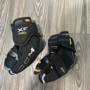 Medium Senior CCM Tacks xf pro Elbow Pads (New)