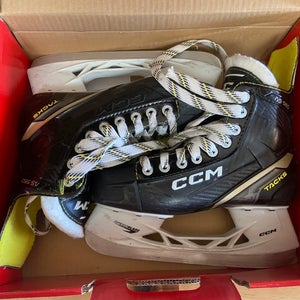 CCM Tacks AS-560 Hockey Skates Size 4 (Used)