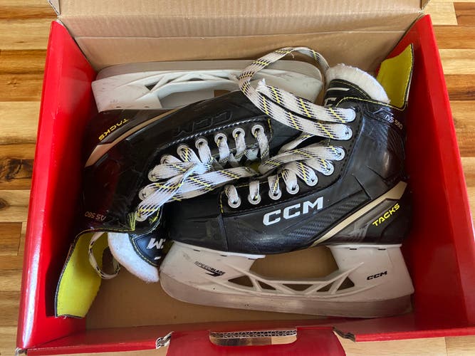 CCM Tacks AS-560 Hockey Skates Size 4 (Used)