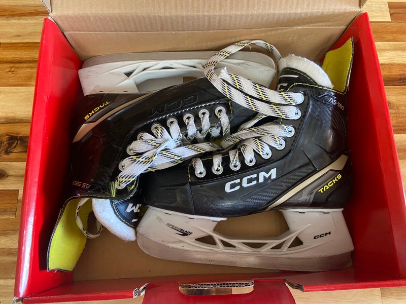 CCM Tacks AS-560 Hockey Skates Size 4 (Used)