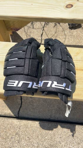 True Hockey Gloves