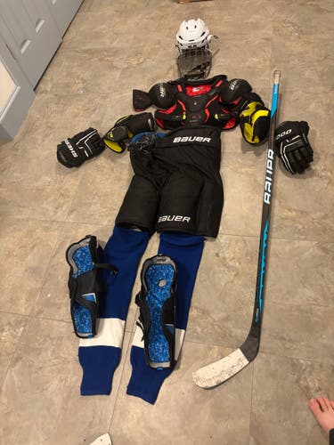 Large Senior Bauer Full Hockey Set (Used)