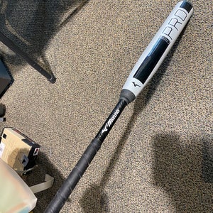 White Mizuno CRBN Pro Composite Softball Bat (-11) Composite 20 oz 31" (Used)