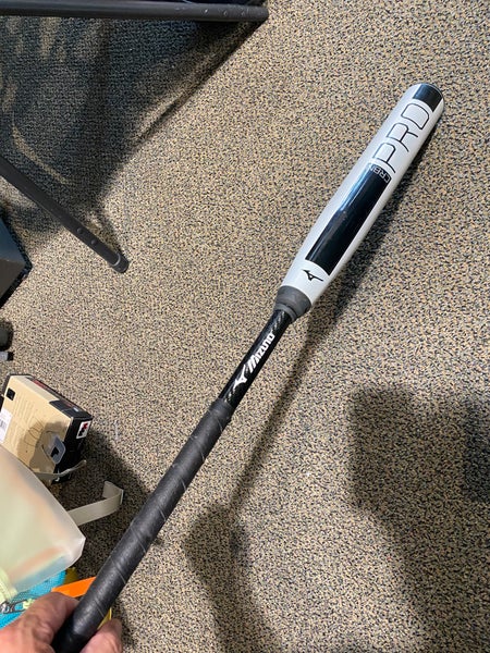 White Mizuno CRBN Pro Composite Softball Bat (-11) Composite 20 oz 31" (Used)