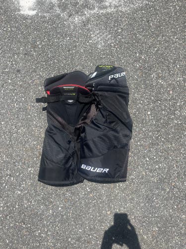 Large Intermediate Bauer Vapor Hyperlite Hockey Pants (New)