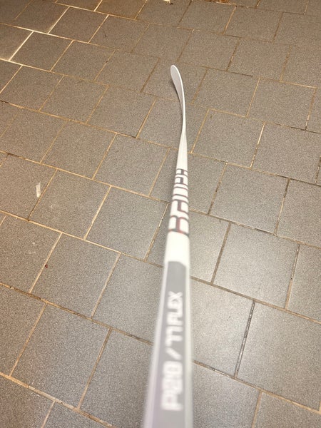 Bauer Proto-R 77 Flex Right Handed Hockey Stick P28 (New ...