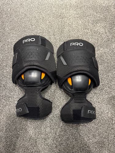 Ccm Pro Senior Goalie Knee Pads