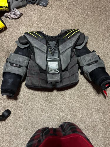 Large  Bauer Hyperlite Goalie Chest Protector (Used)