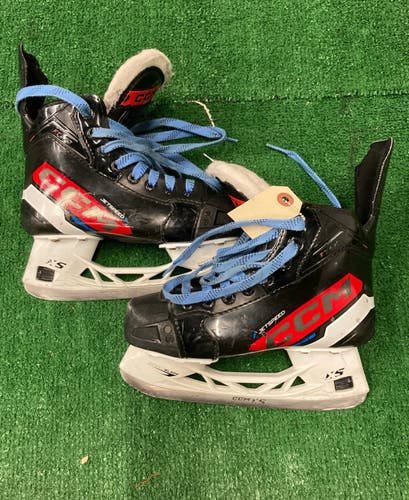 CCM JetSpeed FT670 Hockey Skates | Junior 2.5 (Regular)