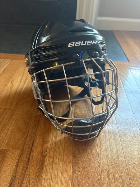 Small Bauer Re-Akt 75 Helmet (Used)