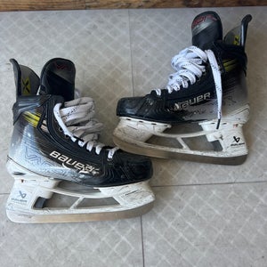 2024 Bauer Vapor Hyperlite 2 Hockey Skates Regular Width   7 (Used)