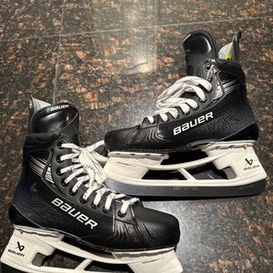Bauer Vapor Hyperlite 2 Hockey Skates Regular Width Pro Stock 8 (New)