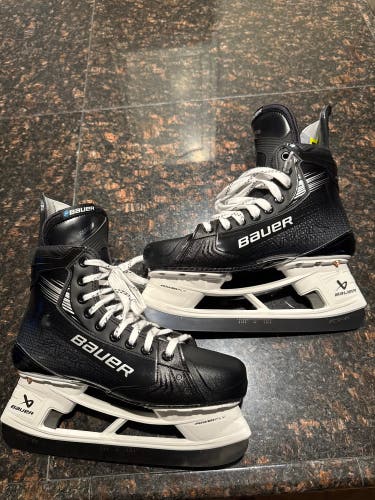 Bauer Vapor Hyperlite 2 Hockey Skates Regular Width Pro Stock 8 (New)