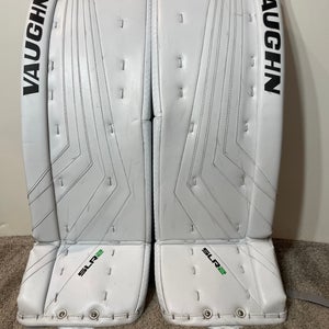 Barely Used 32+2 Senior Vaughn Ventus SLR2 Pro leg Pads