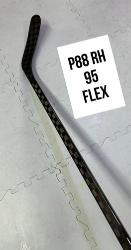 Senior(1x)Right P88 95 Flex ProBlackStock™ Unbranded Blackouts Pro Stock Nexus Hockey Sticks